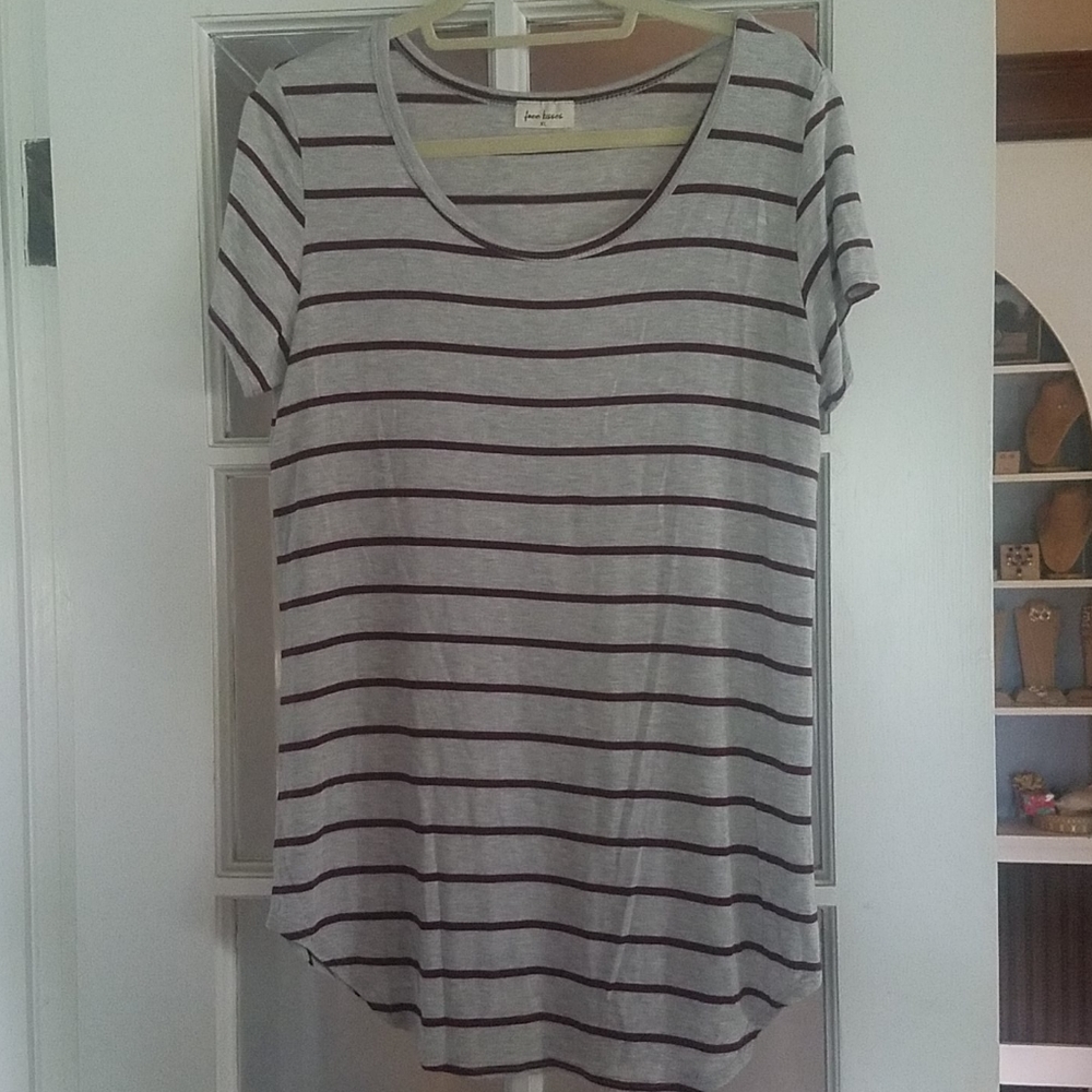 Cute striped short-sleeve shirt size XL